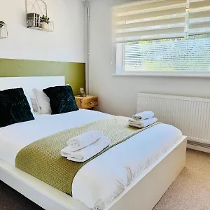  Holiday home Jade's Cozy Retreat: Pet-friendly 2-bed With Garden United Kingdom