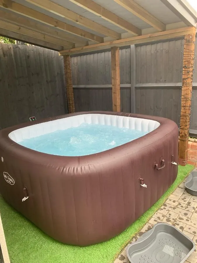 The Wootton House Villa Doncaster Holiday home